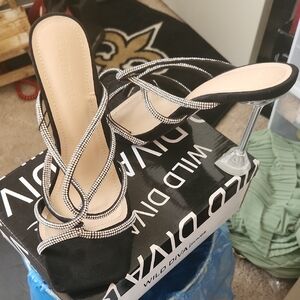 Wild Diva Black and Silver Elegant Heels